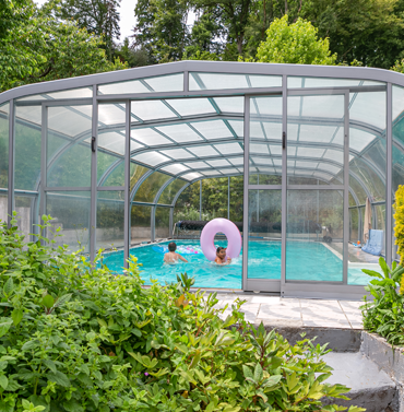 Protégez votre piscine avec un abri motorisé